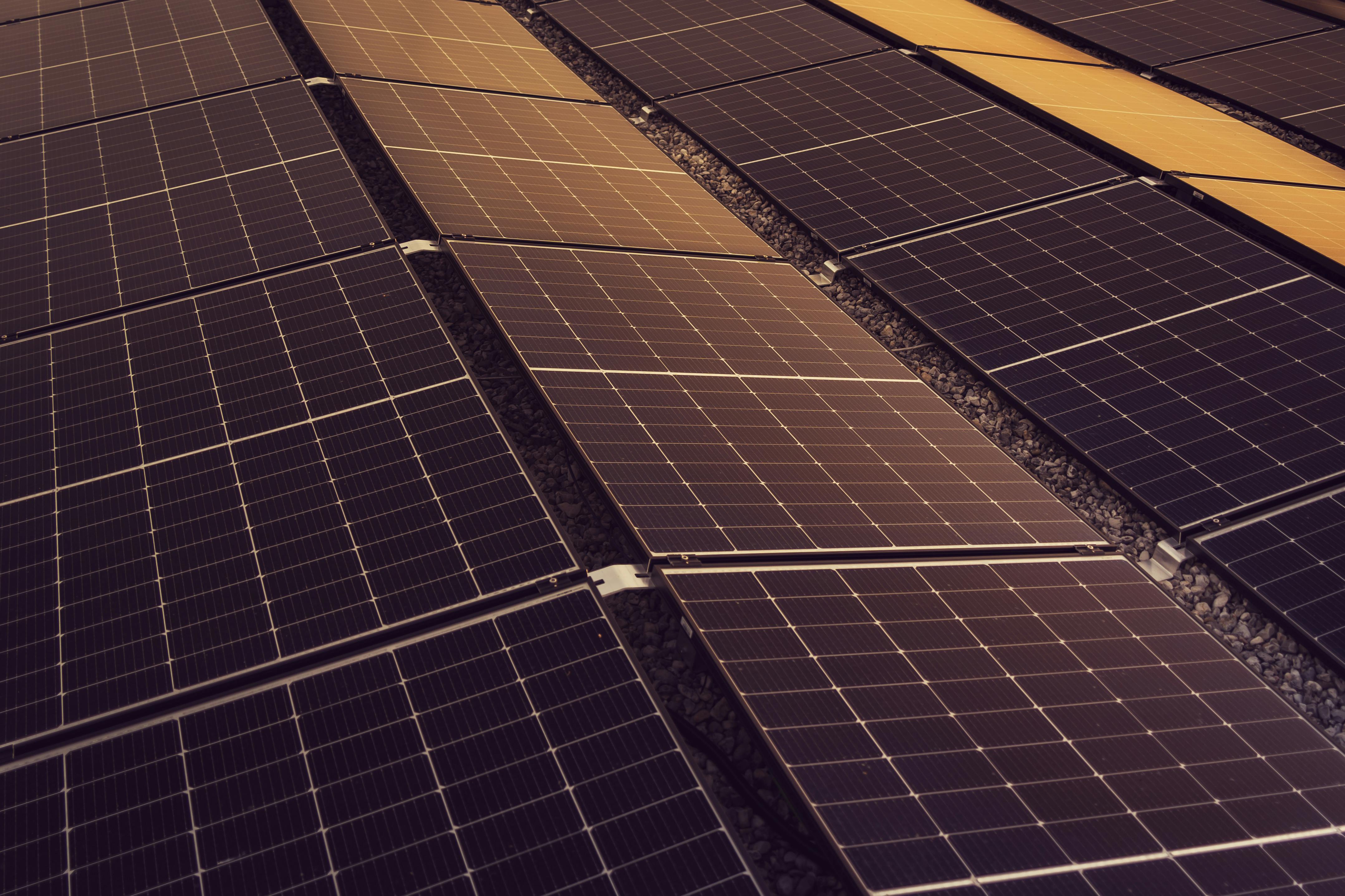 Solar power panels in an energy installation